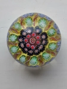 Vintage (1946 - 1956) Vasart Millefiori Briefbeschwerer mit 10 gedrehten Bandspeichen - Bild 1 von 13