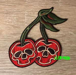 PARCHE DE CEREZAS CALAVERA tatuaje rockabilly motociclista kitsch retro hierro frío en parches - Imagen 1 de 1