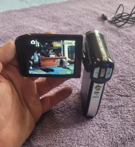 Insignia NS-DV720PBL2 High Definition Camcorder BLACK + Charger WORKS GREAT - Picture 1 of 20