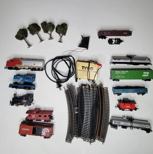 Vintage Model Train HO Scale Variety Lot As Shown For Parts Or Repair Not Tested - Picture 1 of 20