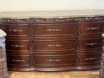 queen bedroom set furniture used - Image 1 of 3