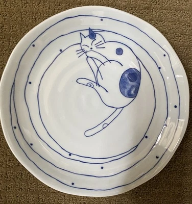 Prato tigela de sopa de arroz japonês gato adormecido porcelana azul e branca 9 pol. - Imagem 1 de 3