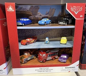 Disney Parks Pixar Cars Deluxe Figurine Playset NEW - Picture 1 of 2