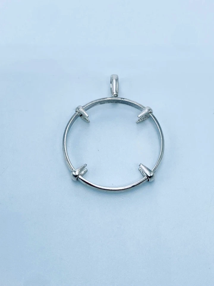 Ciondolo tondo in argento 925 con puntale lunetta vuota portamonete... - Immagine 1 di 4