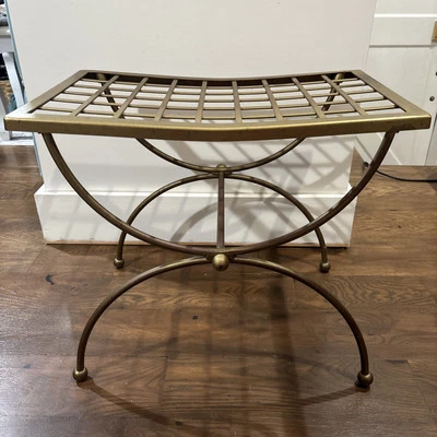 Taburete de tocador de alambre soldado dorado banco MCM diseño de arco de colección Foto 1 de 4