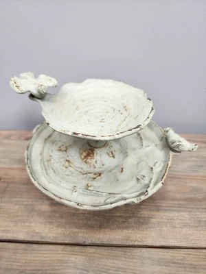 Baño vintage de hierro fundido para pájaros sobre soporte verde 6"x7" Foto 1 de 4