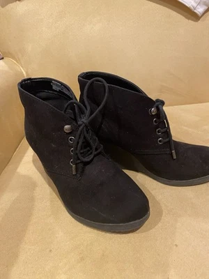 Merona Women's Ankle Boots Bootie Size 6 Fashion Wedge Heel Black Faux Suede - Image 1 of 4