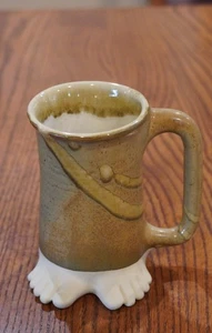 Vintage 1970er "BIG FOOT" handgefertigtes Steingut Keramik Becher Füße fünf Brücken Inc - Bild 1 von 6
