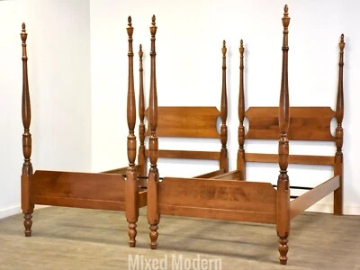 Camas de solteiro de bordo por Sweat Comings - Um par - Imagem 1 de 4