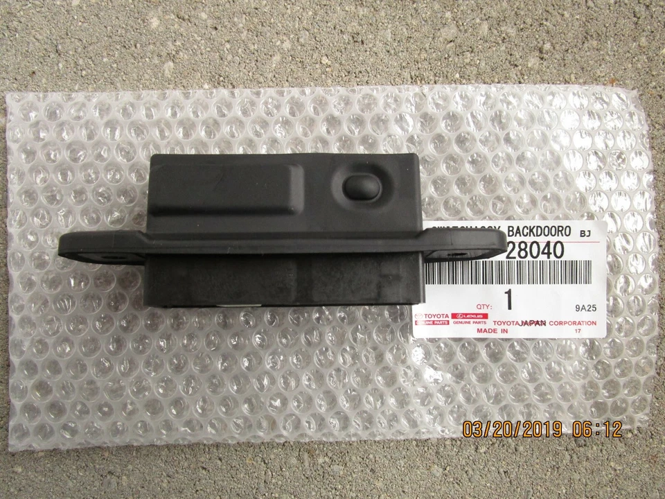 SE ADAPTA A: 08 - 17 TOYOTA LAND CRUISER TAPA MALETERO ABRIDOR PORTÓN TRASERO INTERRUPTOR DE LIBERACIÓN NUEVO Foto 1 de 4