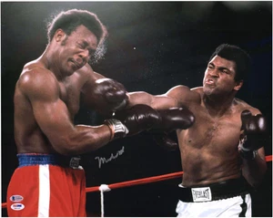 Muhammad Ali Autographed 16" x 20" Punching Foreman Photograph - Picture 1 of 1