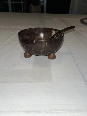 Cuchara blanca con cáscara de coco hecha a mano ecológica natural Foto 1 de 4