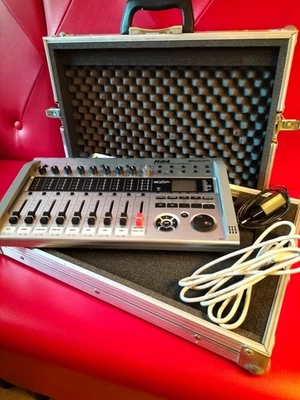 ZOOM R24 Multi-Track Recorder 8-Track Interface Controller mit praktischem Case - Bild 1 von 4