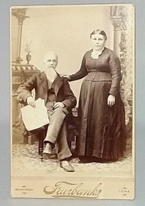 Antique Cabinet Card Photograph Old Couple White BEARD Holding Paper Iowa - Picture 1 of 1