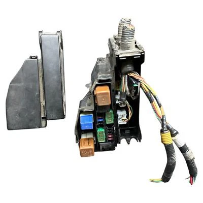 Nissan Altima SL 2.5L Engine Fuse Box 2016 2017 - Image 1 of 4