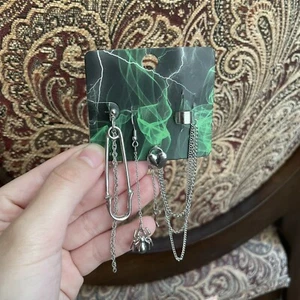 mismatch earrings - Picture 1 of 10