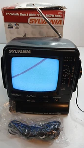 TV portátil Sylvania vintage de 5" en blanco y negro con radio AM/FM SRT068 - Imagen 1 de 18
