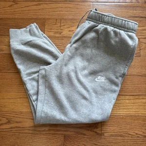 Nike Pants Mens Large Sportswear Club Fleece Jogger Grey Sweatpants Swoosh - Picture 1 of 5