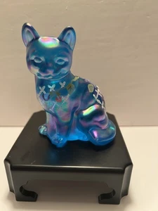 GATTO vintage Fenton blu iridescente dipinto a mano firmato B. Montgomery ecc condizioni - Foto 1 di 5