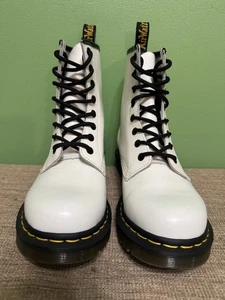 Bota de combate Dr Martens 1460 11821 8 ojos con cordones cuero blanco para mujer 8 Doc” - Imagen 1 de 6
