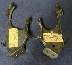 Corvette Grille Support Brackets (L & R) - 1969 - NOS - GM# 3953039 3953040 - Bild 1 von 3