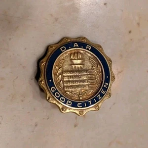 Daughters of the American Revolution (DAR) Good Citizen Award Collectibles Pin - Picture 1 of 3