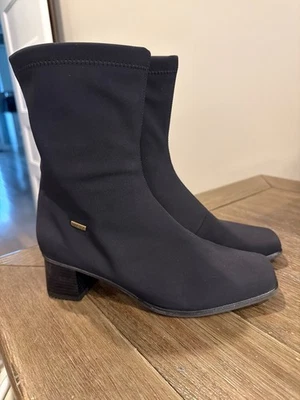 Bota impermeable ARA Page negra con cremallera lateral punta cuadrada tacón Gore-Tex para mujer 6,5 Foto 1 de 4