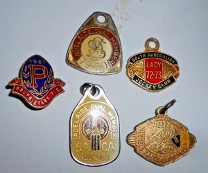 5 X INSIGNIAS DE COLECCIÓN ADELAIDA OVALADAS, SA JOCKEY CLUB LION FOOTBALL CLUB - Imagen 1 de 7