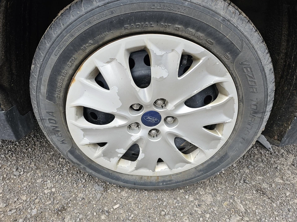 Cubierta de rueda usada se adapta a: Ford Fusion 2014 16`` 10 radios 5 radios V grado C Foto 1 de 4