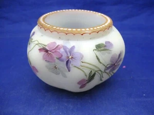 SMALL ANTIQUE WAVECREST FLORAL BOWL W PUFFED OUT SIDES & BEADED RIM GORGEOUS! - Bild 1 von 9