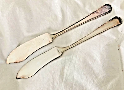 Antique Silverplate TUDOR PLATE QUEEN BESS 1924 Master Butter Knives LOT of 2 - Image 1 of 4