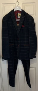 Marc Darcy Blue Wool Blend Eton 3 Piece Suit Chest 46 Waist 38/31 Excellent Cond - Picture 1 of 24