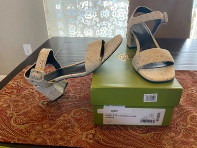 Sandalia Tory Burch Double T City en GRANO, talla 9, nueva en caja, precio de venta sugerido por el fabricante $300 Foto 1 de 4