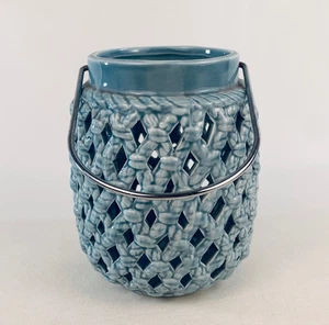 Tarro/soporte para velas linterna de celosía azul con mango plateado, cerámica esmaltada - Imagen 1 de 8