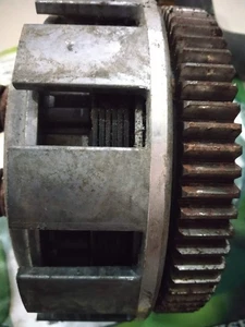 Transmisión de embrague HYOSUNG GT650R, campana de embrague y cubo central. - Imagen 1 de 2