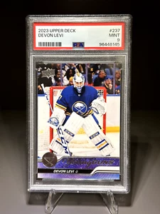 2023/24 Upper Deck Young Guns 💎 PSA 9 Mint DEVON LEVI - Imagen 1 de 2