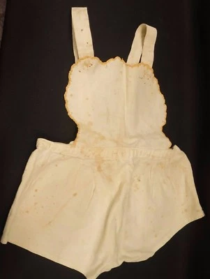 Редкий антикварный льняной комбинезон на шнурке для ребенка ясельного возраста очень старый с вышитыми гребешками  - Изображение 1 из 4