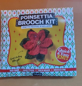 Daisychain Poinsettia Brooch Kit - Quick & Easy Knit Kit - Picture 1 of 2