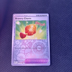Bravery Charm 173/193 Sv02: Paldea Evolved Reverse Holo - Imagen 1 de 2