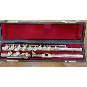Yamaha Flute for Beginners with Case and Cleaning Rod, Made in Japan - Picture 1 of 6