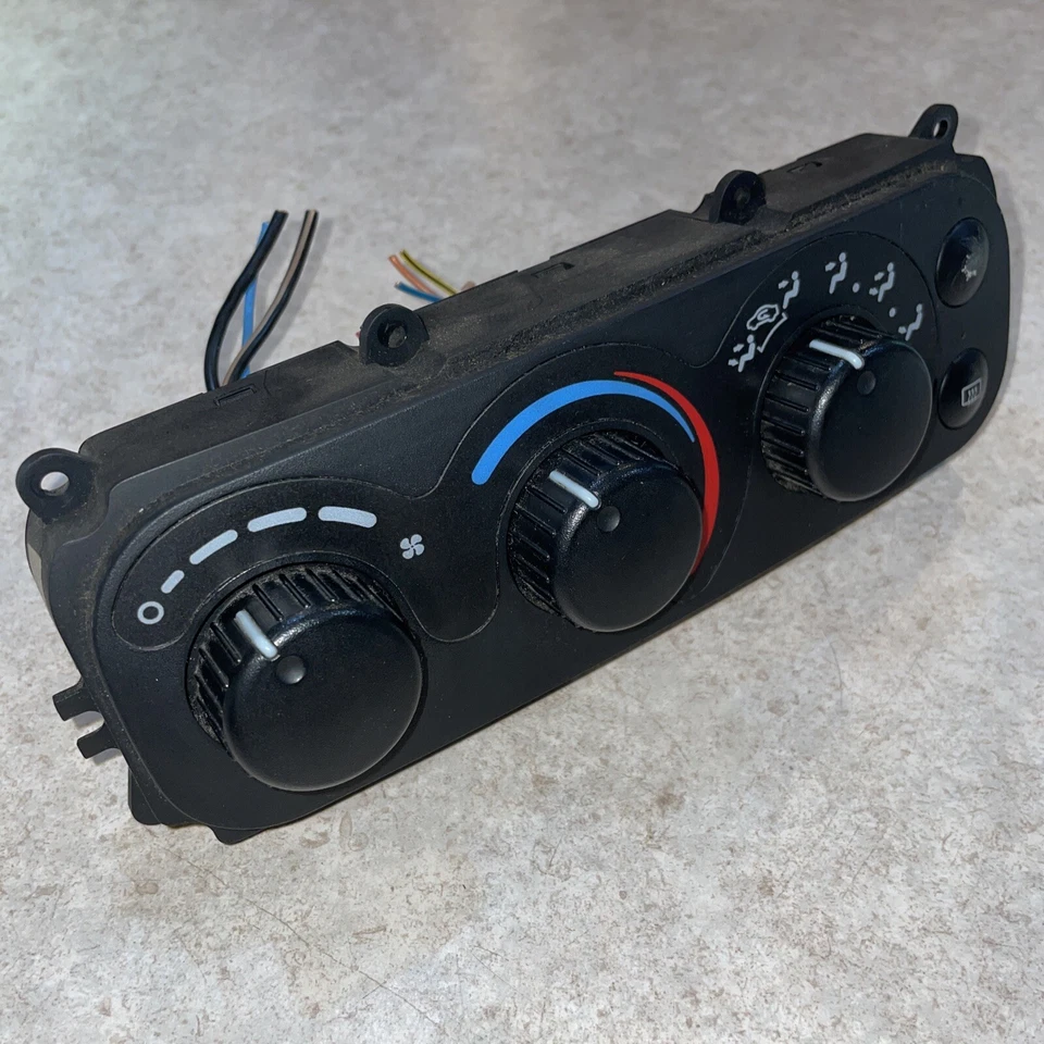 1998 2004 Dodge Interpid Chrysler Concorde Heat AC Temperature Climate Control - Image 1 of 4