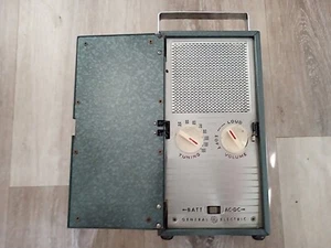 Vintage General Electric Portable Radio Model 140 WORKING - Picture 1 of 8