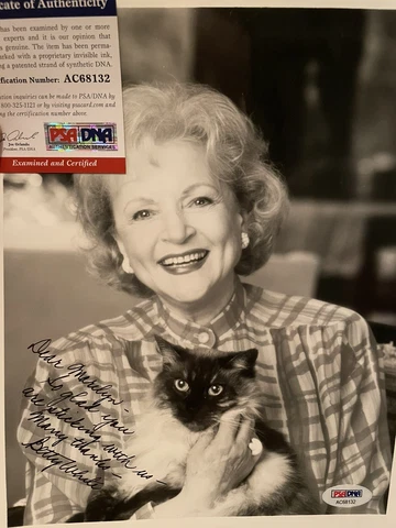 Betty White PSA COA Authenticated Signed Autograph Photo With Her Cat Cover