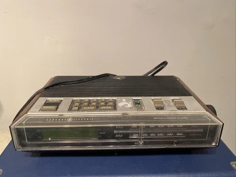 General Electric GE 7-4800a Vintage AM/FM Clock Radio Grad U Wake Alarm Tested Cover