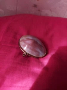 Ancienne boite à bibelots coquillage de mer Cowrie / boîte à pièces 2,5" laiton articulé - Photo 1/5