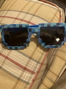 Plastic Minecraft Lightweight Sunglasses Preowned - Picture 1 of 4