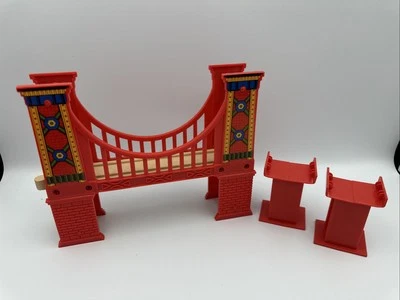 Puente de tren Kidcraft y 2 elevadores de plástico Foto 1 de 4