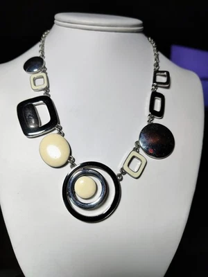 Collar Lia Sophia Geométrico Tono Plata Esmalte Crema Moderno Retro Foto 1 de 4