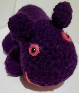 Handarbeit Amigurumi 6 Zoll lila Nilpferd gehäkelt Acrylgarn Poly gefüllt Sicherheitsaugen - Bild 1 von 7