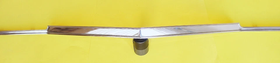 Cadillac Eldorado 1977 1978 OEM capó delantero barra de moldeo - 1610640 Foto 1 de 4